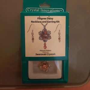 COPY - Daisy necklace & earrings kit